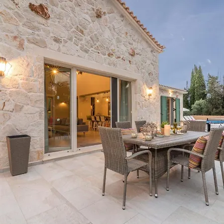 Exquisite Zakynthos - 3 Bedrooms - Lakudi - Private - Luxurious - Table Tennis Villa Koukounariá